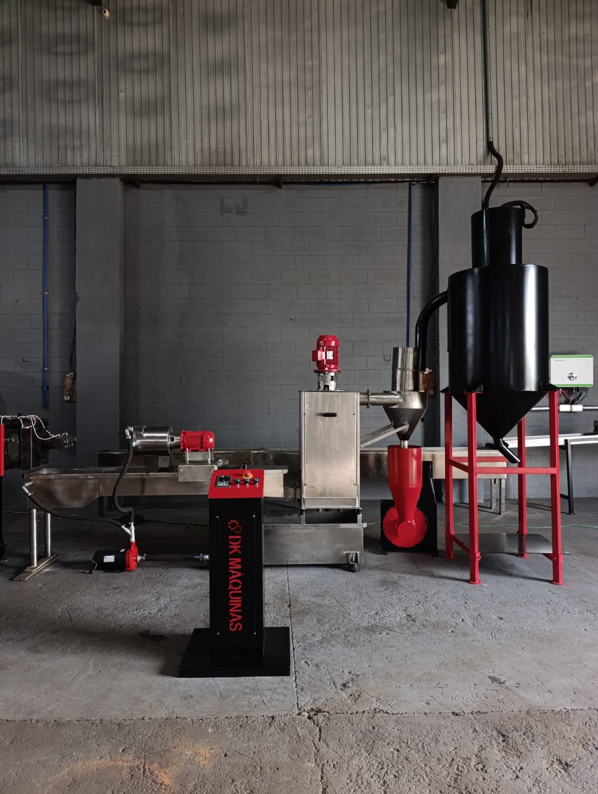Linha de corte na cabeça inox DK Máquinas montada na fábrica